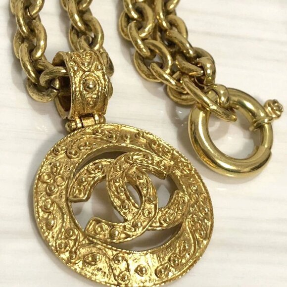 CHANEL CC Logo Round Vintage Necklace 26" Gold Tone 94A Auth b11132 - Picture 5 of 10